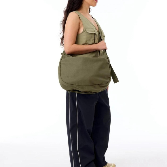 Beis The Carryall Crossbody in Black NWT - Picture 5 of 5